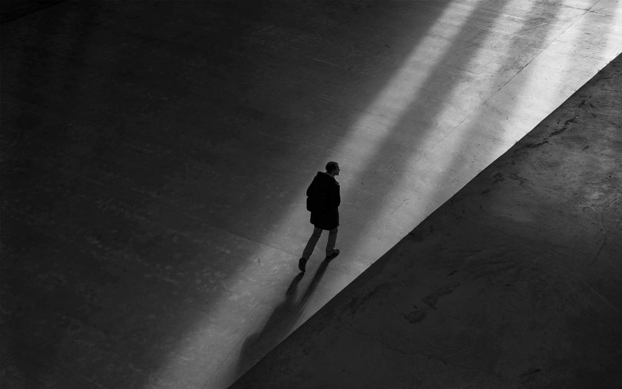 blog-man-walk-shadow